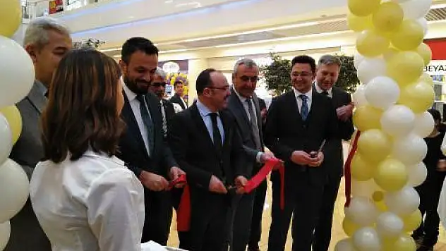 'ÖĞRENCİYE DEĞİL TUVALE FIRÇA ATIYORUZ' RESİM SERGİSİ AÇILDI