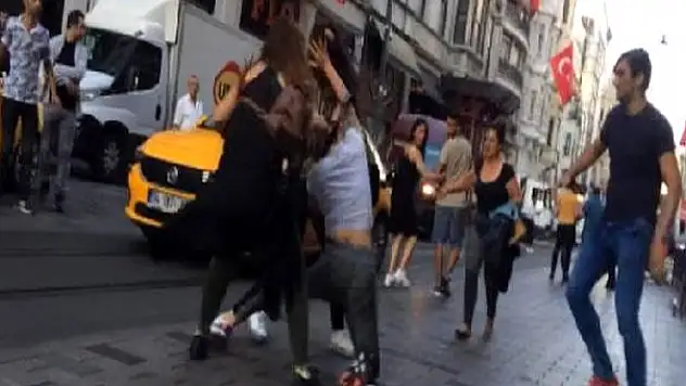 ÖNCE KADINLAR SONRA ERKEKLER, CADDEYİ SAVAŞ ALANINA ÇEVİRDİ