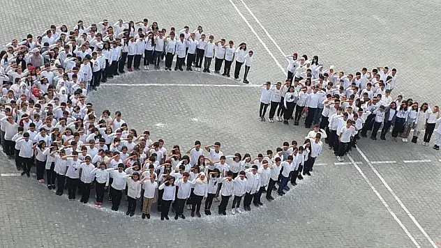 ORTAOKULU ÖĞRENCİLERİNDEN HARİKA KOREOGRAFİLER