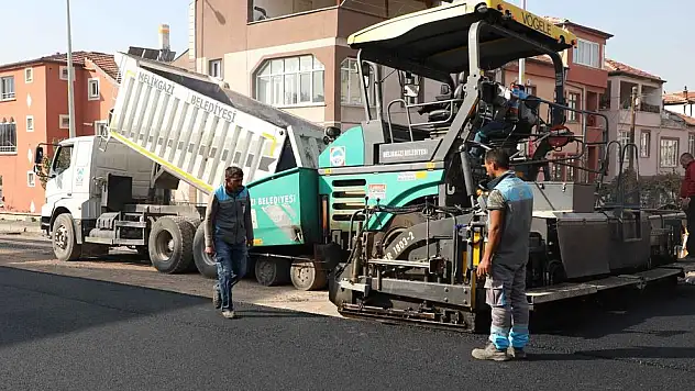 OSMANLI MAHALLESİ'NDE ASFALT ÇALIŞMASI İLE YOLLAR YENİLENİYOR