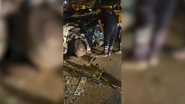 OTOBÜS VE OTOMOBİLLER ÇARPIŞTI