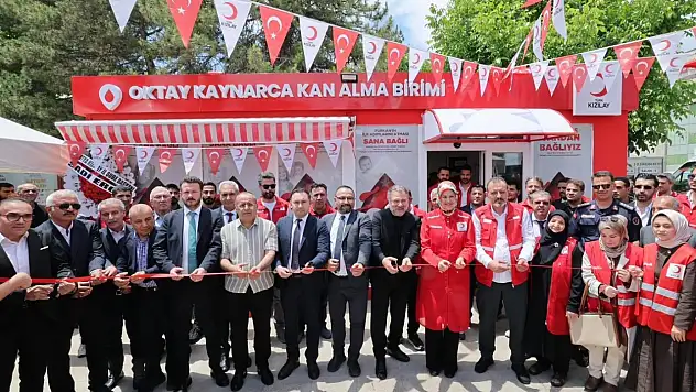 Oyuncu Oktay Kaynarca'nın adı 'Kan Alma Birimi'ne verildi