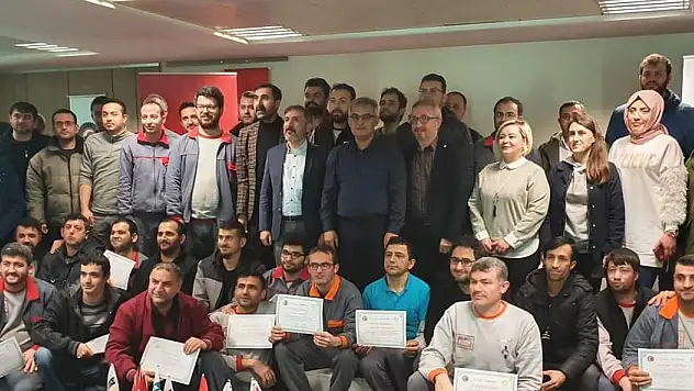 ÖZ AĞAÇ İŞ'TEN İŞİTME ENGELLİLERE EĞİTİM