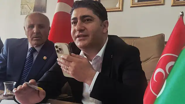 Özdemir'den Sarız'a bayram hediyesi: Büyükkılıç'tan asfalt sözünü aldı