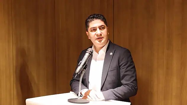 ÖZDEMİR'DEN HALAÇOĞLU'NA SERT TEPKİ: 'SİZE RAĞMEN!'