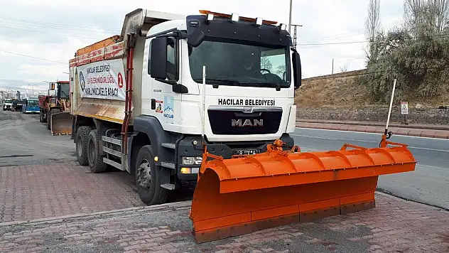 ÖZDOĞAN: 1000 TON TUZ 11 İŞ MAKİNASI 25 PERSONELLE GÖREVİMİZİN BAŞINDAYIZ