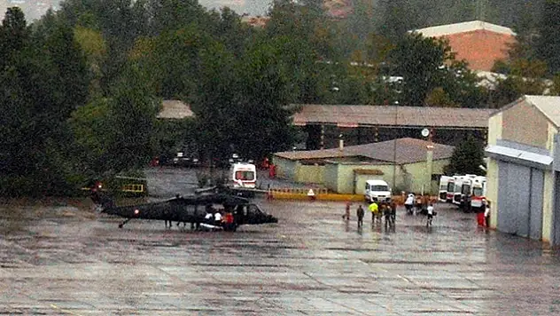 Özel harekat polislerini taşıyan zırhlı araç kaza yaptı!