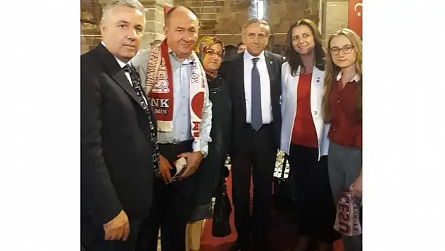 Özer'den İlmek'e sert tepki! 'İlmek halkın iradesini peşkeş çekmiştir'