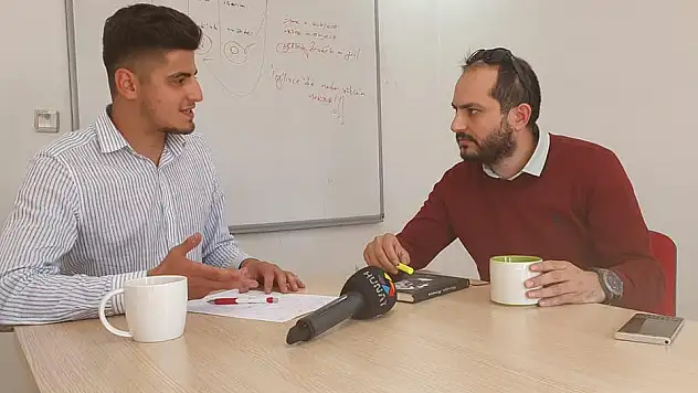 ÖZKAN: 'EN ÖNEMLİ SEBEP DİL ÖĞRENMEKTİR'