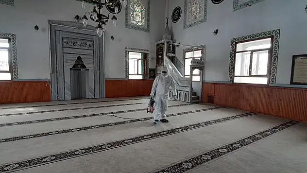 ÖZVATAN BELEDİYESİ'NDE DEZENFEKTAN ÇALIŞMALARI SÜRÜYOR