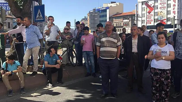 Panikleyen yok, merak eden çok