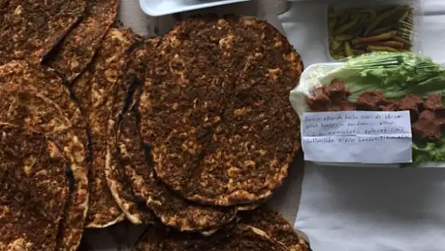 Parası Yetmeyen Öğrenciler Bedava Lahmacun İstedi, Lokantacının Yazdığı Not Olay Oldu