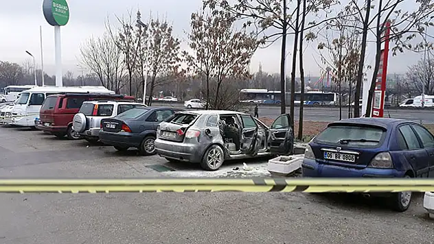 Park halindeki otomobil bomba gibi patladı