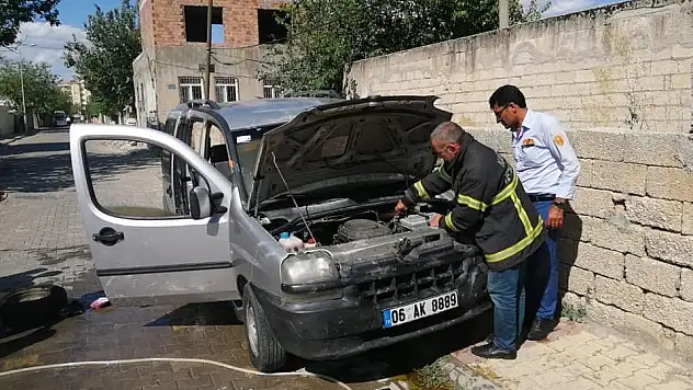 PARK HALİNDEKİ TİCARİ ARAÇ YANDI