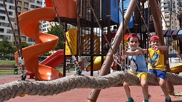 PARKLARIYLA GÖZ DOLDURAN KOCASİNAN'DA ÇOCUKLAR ÇOK MUTLU