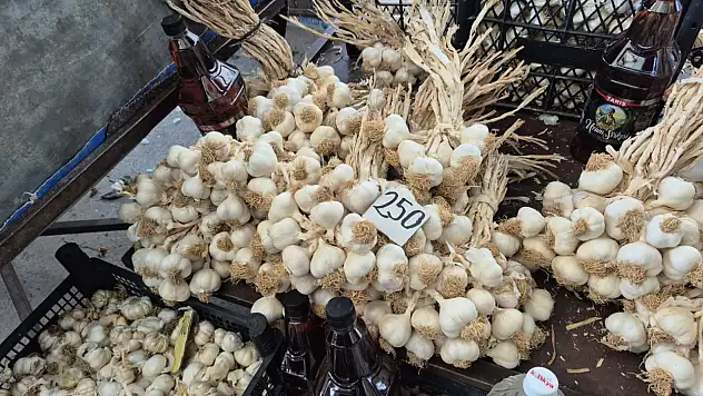 Pazar tezgahının en pahalı ürünleri bamya ve sarımsak oldu