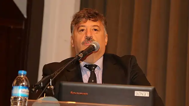 PER: BAYRAĞI KİRLETMEYİN, LEKELEMEYİN, YERE DÜŞÜRMEYİN
