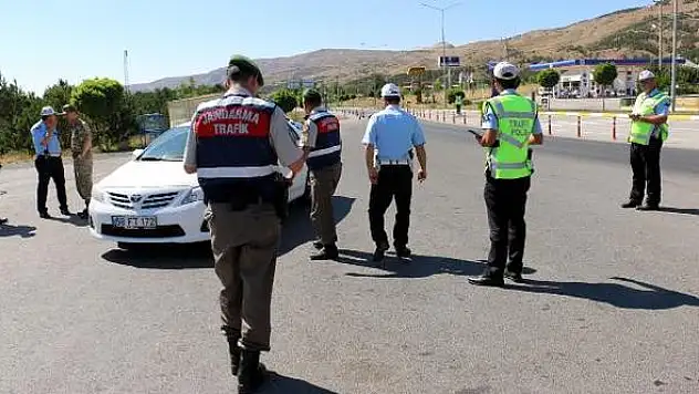 Polis kontrol noktasında Endenozyalı FETÖ imamı