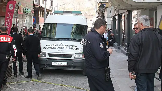 Polis memuru, borç yüzünden 2 kişiyi öldürdü