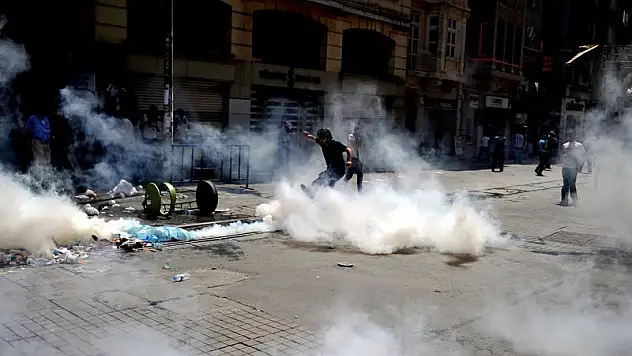 POLİS, MÜDAHALESİ SIRASINDA YARALADIĞI EYLEMCİYE 50 BİN TL TAZMİNAT ÖDEYECEK!
