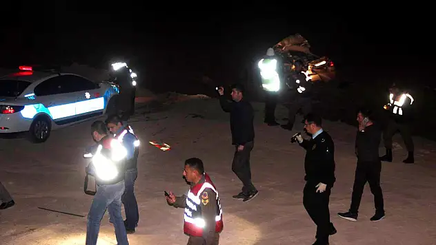 Polis ve askerlerin bulunduğu otomobil şarampole yuvarlandı: 1 şehit
