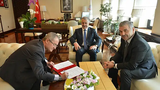 Raylı sistem için Ankara'da protokol imzalandı
