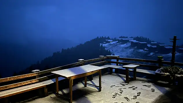 Rize'de mayıs sonu yaylalarda kar sürprizi