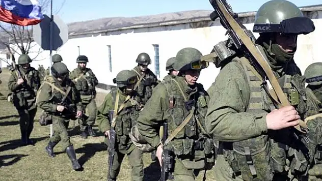 RUS ASKER, 8 SİLAH ARKADAŞINI ÖLDÜRDÜ