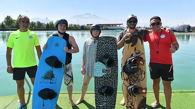RUS TURİSTLER, BÜYÜKŞEHİR SUKAYPARK'I TERCİH ETTİ