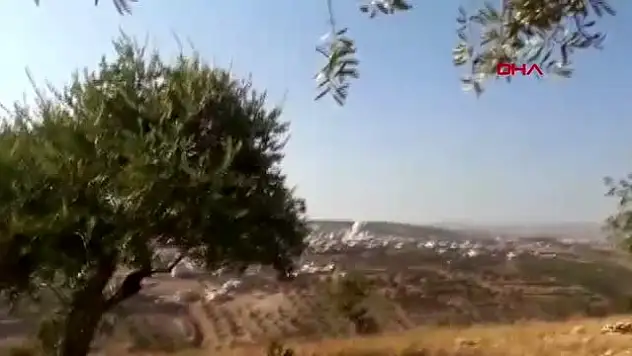 RUS UÇAKLARI, İDLİB'İN ÇEVRESİNDEKİ 3 KÖYÜ BOMBALADI