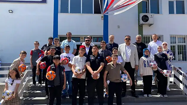 Sabahat Hıfzı Gözübüyük İmam Hatip Ortaokulu'nda karne coşkusu