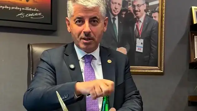 Şaban Çopuroğlu'ndan Özgür Özel'e soda göndermesi