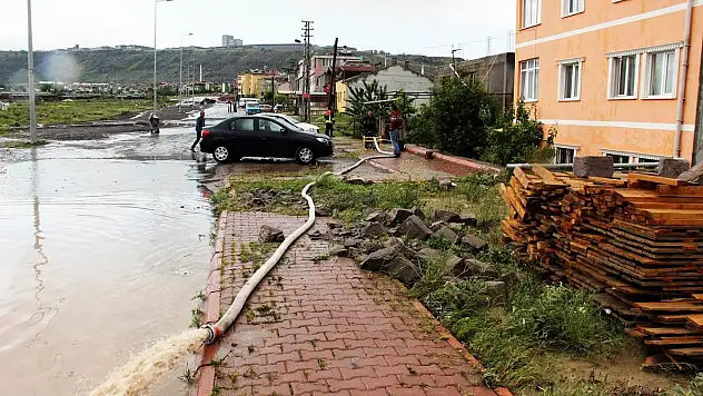 SAĞANAK YAĞIŞ KAYSERİ'DE HAYATI FELÇ ETTİ