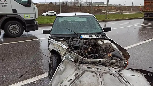 SAMSUN DA AMBULANS İLE OTOMOBİL ÇARPIŞTI: 4 YARALI!