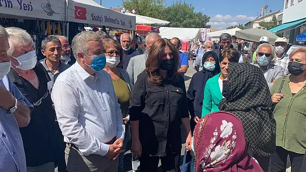 SARIOĞLAN'DA KADINLAR CHP'LİLERE FİYATLARI ŞİKAYET ETTİ
