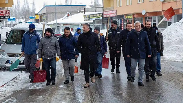SARIZ BELEDİYESİ'NİN KARLA MÜCADELE ÇALIŞMALARI SÜRÜYOR
