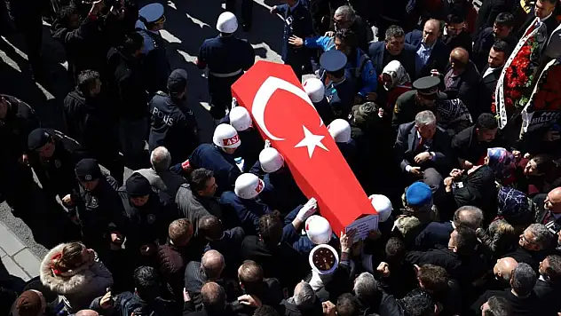ŞEHİT BABASINDAN DUYGULANDIRAN TELEFON