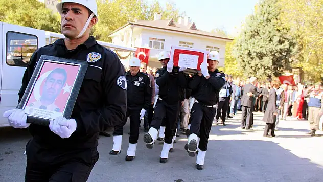 Şehit Polis İsmail Mavitaş'ı binler uğurladı