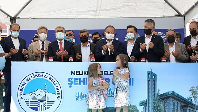 ŞEHİTLER CAMİ'NİN TEMELİ MELİKGAZİ'DE ATILDI