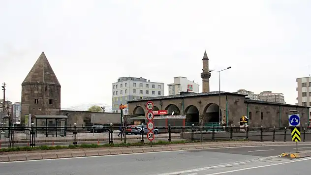 Selçuklu'nun gizemi Kayseri'de: Han Camii Han mı, Cami mi