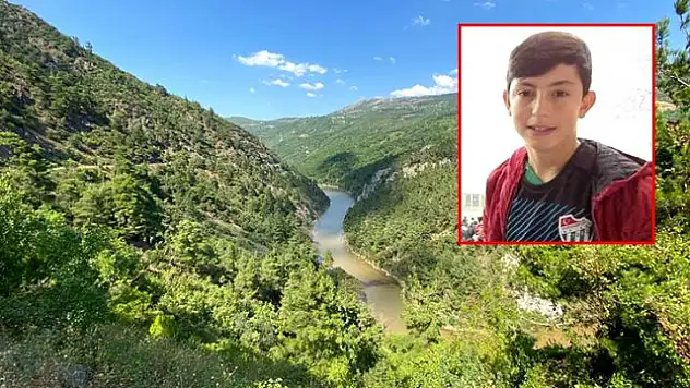 SELFİE ÇEKMEK İÇİN KAYALIKLARA TIRMANDI, CANINDAN OLDU