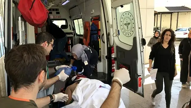 SEPET TERS DÖNDÜ, İKİ İŞÇİ BETON ZEMİNE DÜŞTÜ