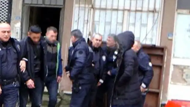 SİLAHLA ARKADAŞININ SEVGİLİSİNİ ÖLDÜRDÜ