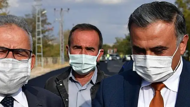 SİNDELHÖYÜK'TE SICAK ASFALT, SICAK SOHBET