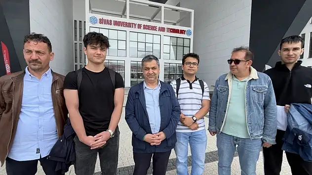 Sivas'ta üniversite adayları sınav heyecanını prova ile attılar