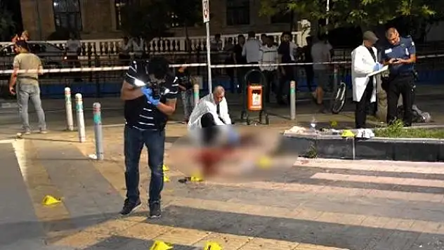 SOKAK ORTASINDA BOŞANMA AŞAMASINDAKİ KARISINI VURDU