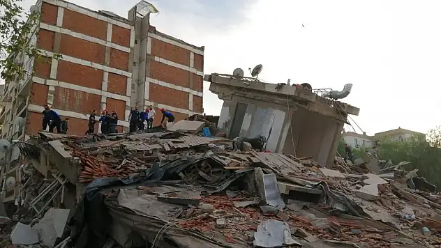 SON DAKİKA: DEPREMDE 6 KİŞİ HAYATINI KAYBETTİ, 202 KİŞİ DE YARALANDI