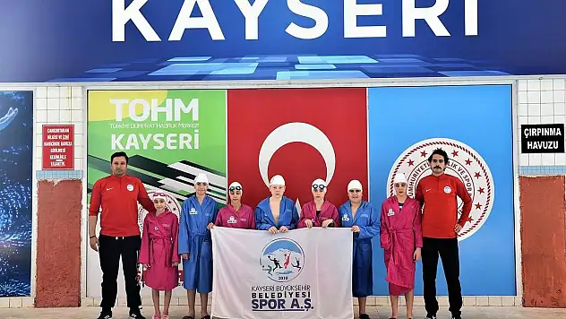 SPOR A.Ş. YÜZÜCÜLERİ BAŞARI İÇİN KULAÇ ATTI