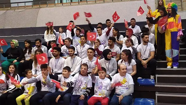SPOR BİLİMLERİ FAKÜLTESİ ÖĞRENCİLERİ, ÖZEL ÖĞRENCİLERİ UNUTMADI