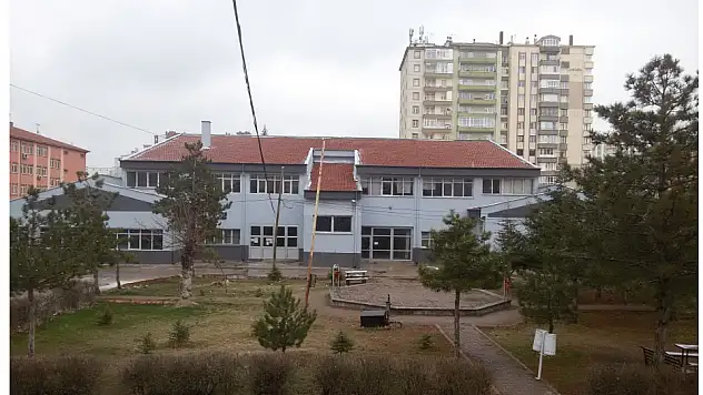 SPOR SALONU DEPO OLDU